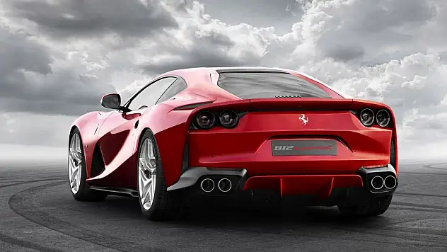 812 Superfast Geliyor