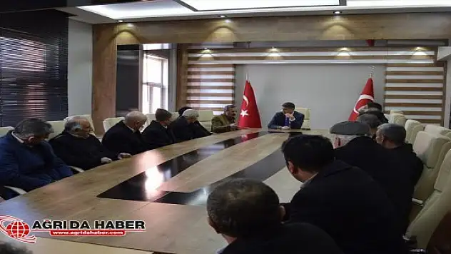 Doğubayazıt Kaymakamı Ulaş Akhan, muhtarlarıyla bir araya geldi