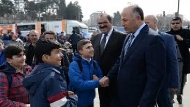 Öztürk'ten Hasta Kardeşlere Bilgisayar