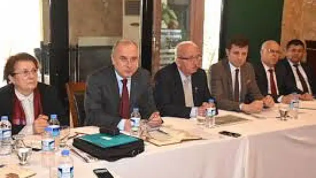 Bitlis Belediyesi Su Endeksi Okuyan Personeline Mont Dağıttı