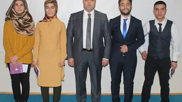 Ağrı'da Şiir Okuma Yarışması Düzenlendi