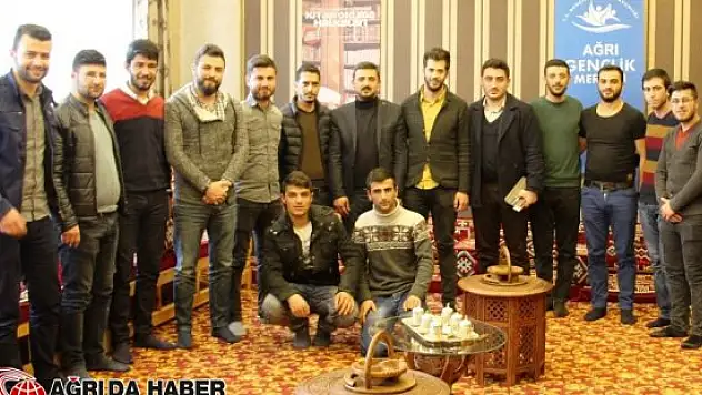 Ağrı Ak Parti Gençlik Kolları 'Genç Kürsü' Programı Düzenlendi