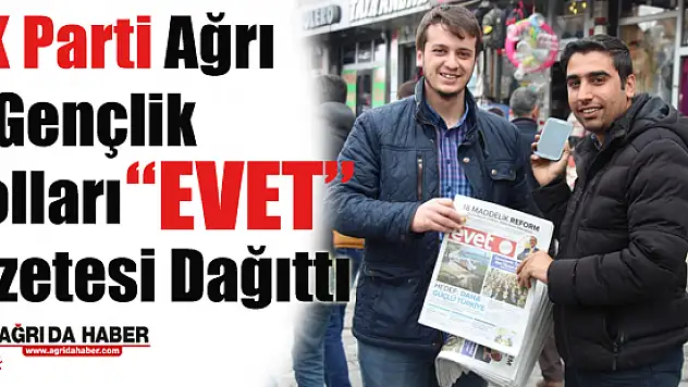 AK Parti Ağrı İl Gençlik Kolları 'EVET ' Gazetesi Dağıttı