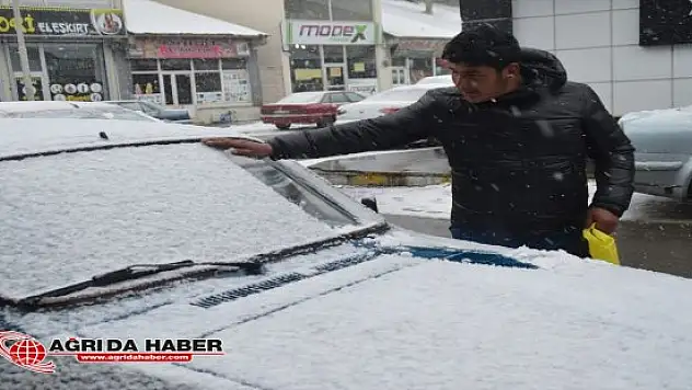Ağrı'da Etkili Olan Kar Yağışı