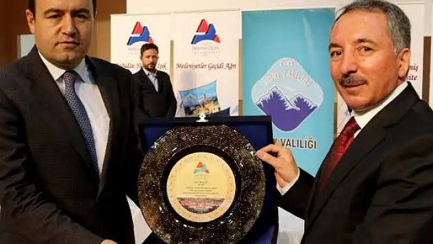 Vali Işın ve Rektör Karabulut Üniversite Öğrencileriyle Buluştu