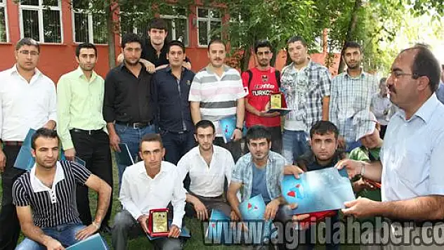 İBRAHİM ÇEÇEN ÜNİVERSİTESİ 20 İŞ MAKİNESİ OPERATÖRÜ YETİŞTİRDİ