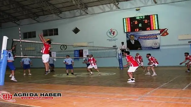 Ağrı'da Kurumlar Arası Voleybol turnuvası yapıldı