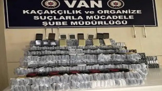 Van'da Bin 550 Kaçak Cep Telefonu Ele Geçirildi