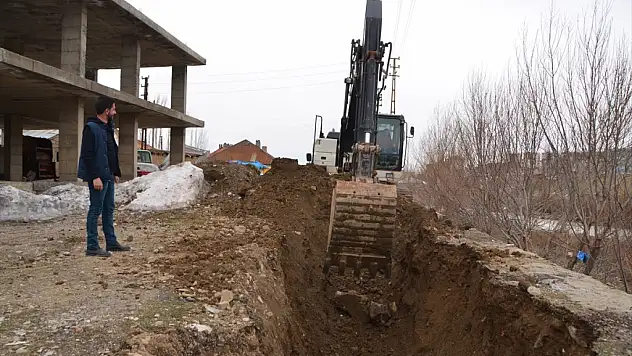 Yüksekova'da İçme Suyu Şebekesinin yenilenmesi için çalışmalar başladı