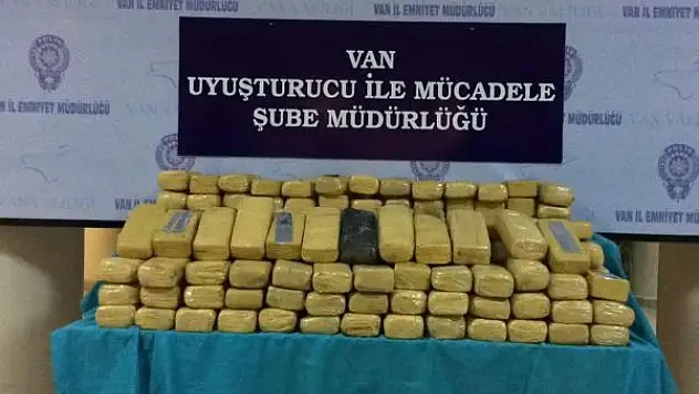 Van'da şüphelenilen bir kamyonette eroin ele geçirildi