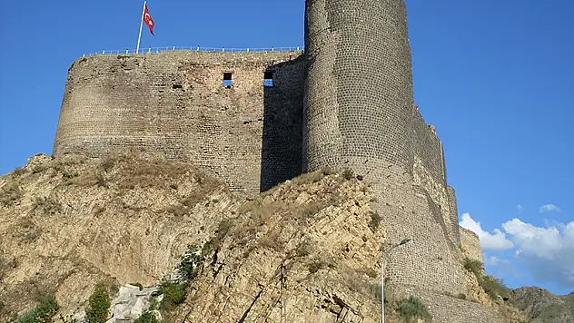 Oltu Kalesi Restore Edilecek