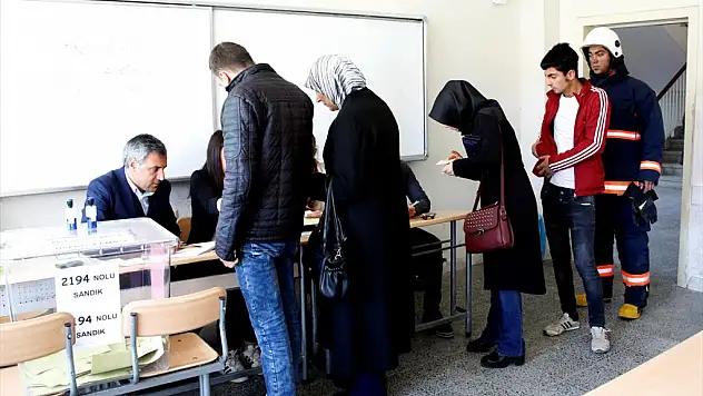 İtfaiyeciler Önce Yangına Sonra Sandığa Gittiler