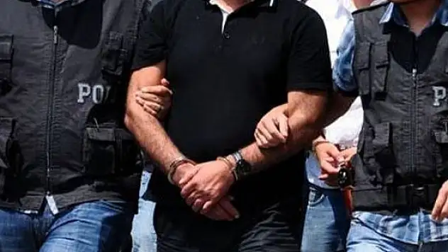 Oy Kullanmak İçin Gittikleri Okulda Yakalandılar