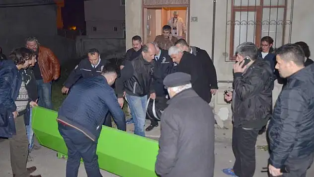 Eşini Bıçakla Öldüren Zanlı Polise Teslim Oldu