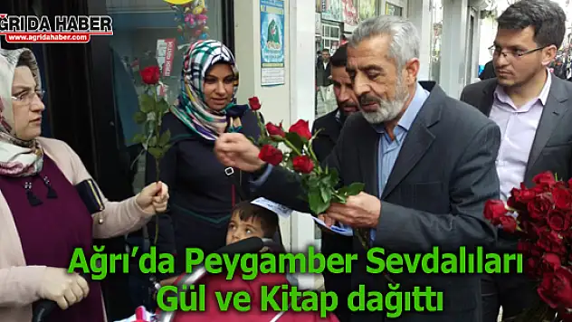 Ağrı'da Peygamber Sevdalıları Gül ve Kitap dağıttı