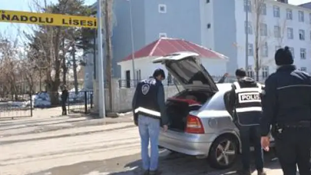 Okul Önlerinde uyuşturucuya karşı Asayiş Uygulaması