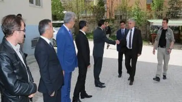 Hakkari Valisi Toprak'tan Kurum Ziyareti
