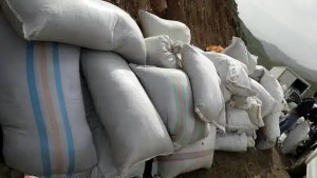 Hakkari'de 3,5 Ton Kaçak Çay Ele Geçirildi