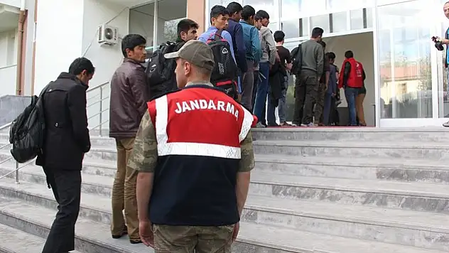 Yolcu Otobüsünde 114 Yabancı Uyruklu Yakalandı