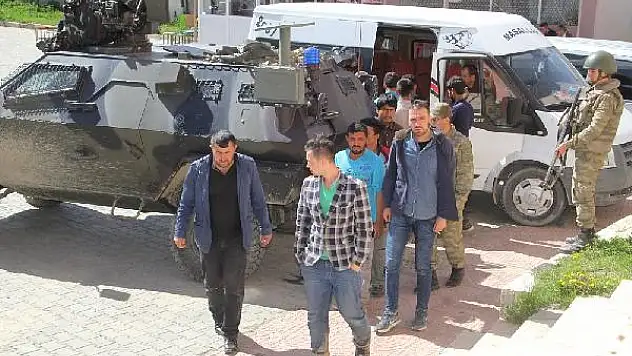 Yurda yasa dışı yollarla giren 2'si çocuk 19 Afgan yakalandı