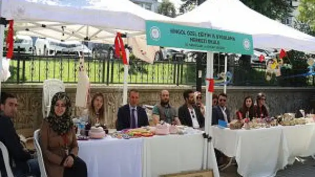 Bingöl'de Engelli Öğrenciler Sergi Açtı