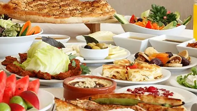 Diyetisyenler uyardı: Ramazan ayında bol bol su tüketin