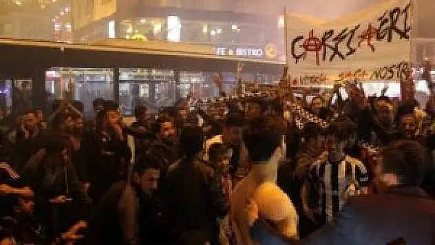 Ağrı'lı Taraftarlar Beşiktaş'ın Şampiyonluğu kutluyor