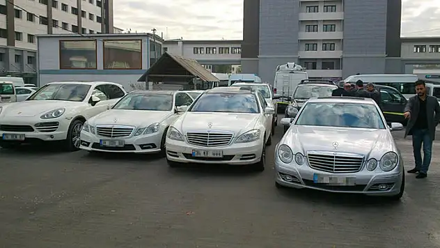 Kale ilçesinde Kaçak Lüks Otomobile El Konuldu