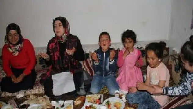 Vali Musa Işın 10 Nüfuslu Deniz Ailesine İftarda Misafir oldu