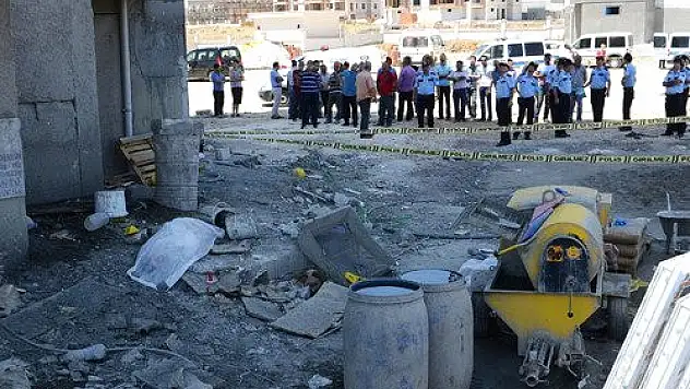Muş'ta inşaat iskelesinin çökmesi sonucu 2 işçi yaralandı