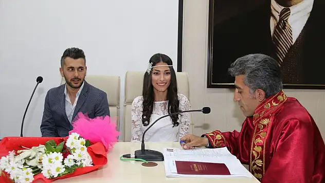 Vali Toprak, Nikah Şahitliği Yaptı