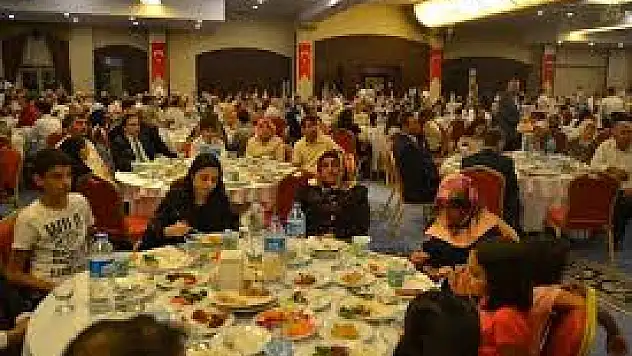 Huzurevi Sakinleri İle Yetimler İftarda Buluştu