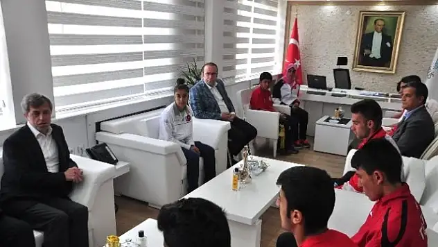 Vali Çınar'ın Sporcuları Kabulü