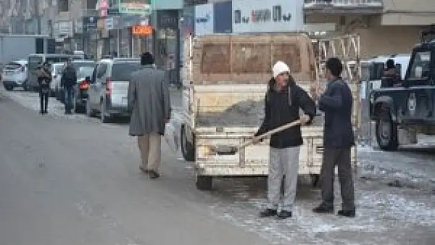 Hakkari'de Yol Çalışmaları  Başladı