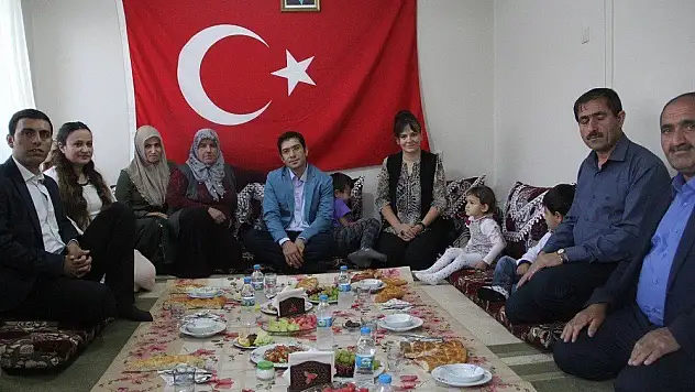 Kaymakam Öztürk, Şehit Ailesiyle İftar Açtı