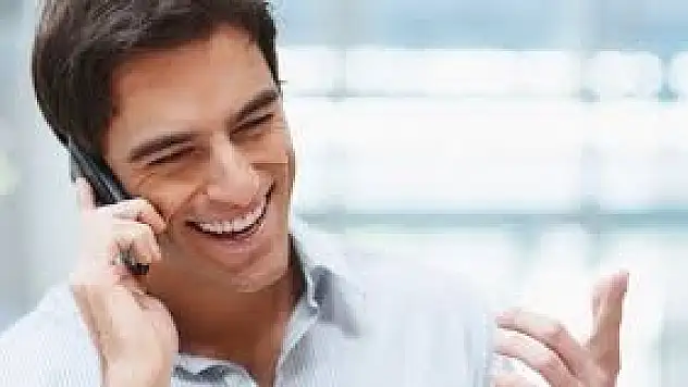 İki Kişiden Biri Araç Kullanırken Telefonla Konuşuyor