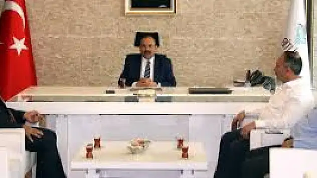Emrullah Tekin, görevine yeni başlayan Bitlis Vali İsmail Ustaoğlu'nu ziyaret etti.