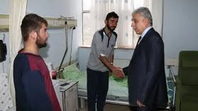Vali Toprak Yaralı Askerleri Ziyaret Etti