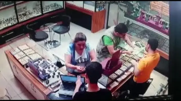 Kuyumcudan Hırsızlık Yapan İki İranlı Tutuklandı !