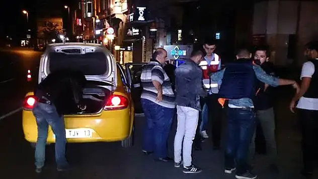Muş Emniyet Müdürlüğü ekipleri tarafından yapılan yol uygulaması !