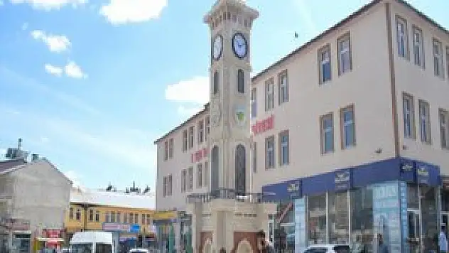 İzmit Belediyesinden Eleşkirt'e Saat Kulesi