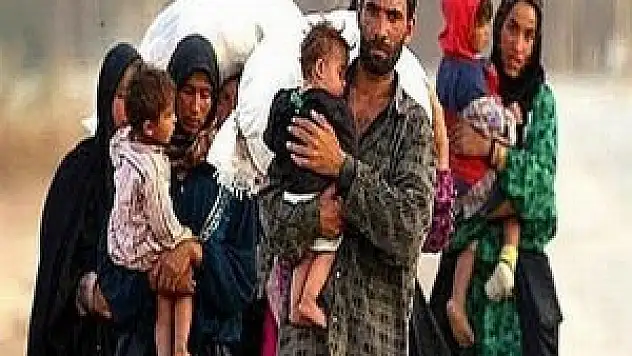 Mültecileri Akaryakıt İstasyonuna Bırakıp Kaçtılar