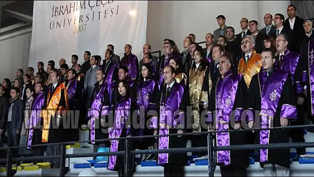 AĞRI İBRAHİM ÇEÇEN ÜNİVERSİTESİNİN 2011-2012 AKADEMİK AÇILIŞ TÖRENİ YAPILDI