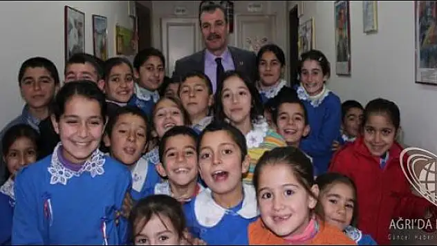 BAŞKAN OSMANAĞAOĞLU DOĞUM GÜNÜNÜ ÖĞRENCİLERLE KUTLADI