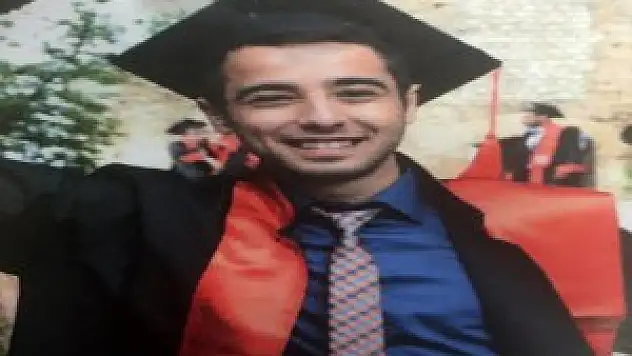 Kayalıklardan Düşerek Ölen Öğretmen Son Yolculuğuna Uğurlandı