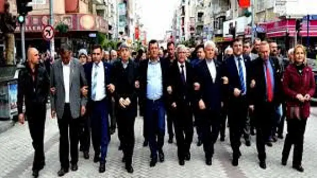 Chp'nin 'Teröre Lanet' Yürüyüşü
