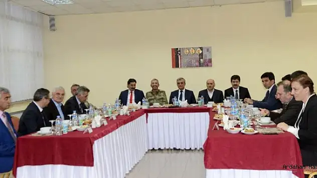 Ardahan Valisi Bilmez Kurumları Ziyaret Etti