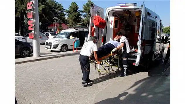 Elazığ'da Kamyonetle Yolcu Minibüsü Çarpıştı: 5 Yaralı