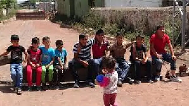 Mahalle Sakinleri Yol Kapatarak Eylem Yaptı