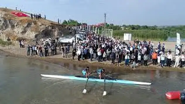 Van Gölü Kıyısında Halk Plajı Açıldı